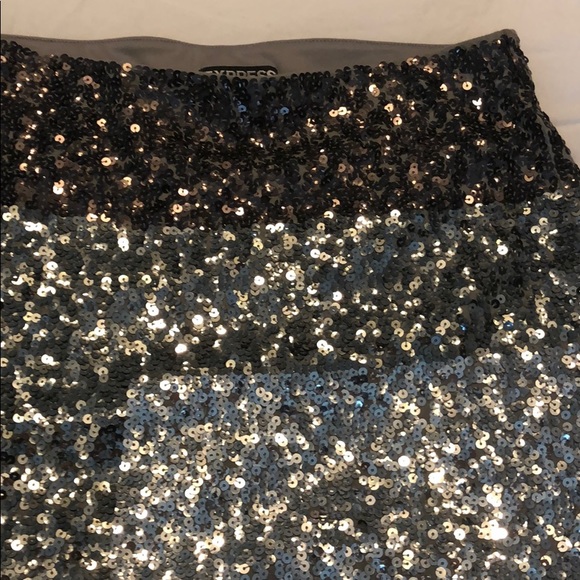 Silver sequin mini skirt - Picture 3 of 4